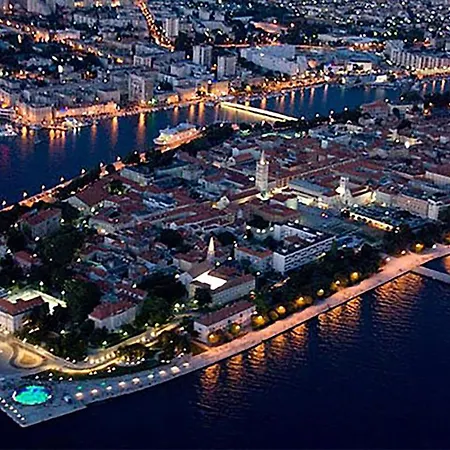 Апартаменти Lux Benak Задар